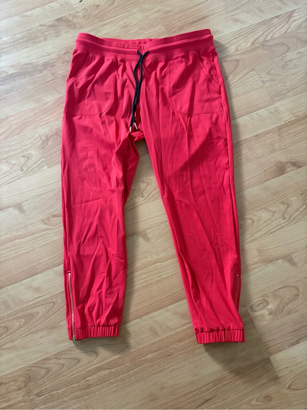 Women’s Zyia Red Peak Jogger Pants with Zipper. Medium Short Length 24 inches